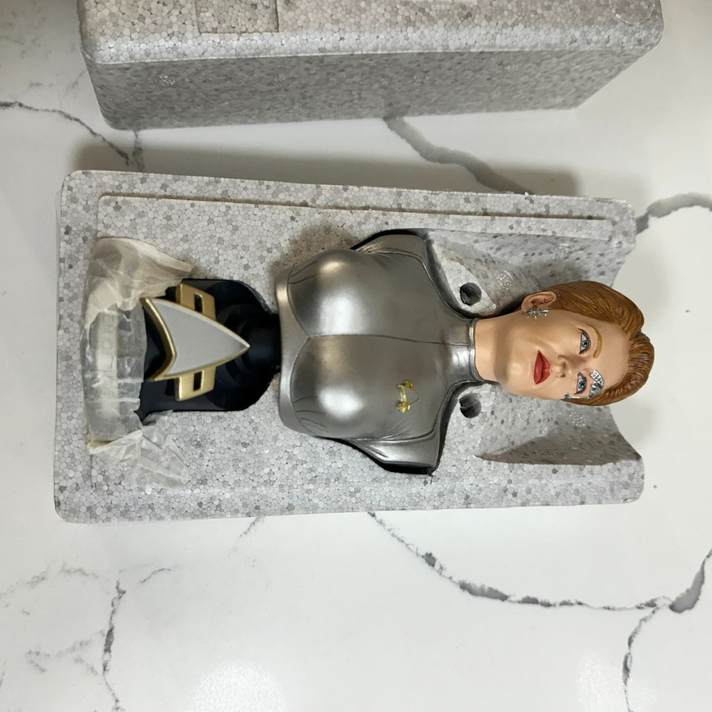 Star Trek Autograph Nicole de Boer DS9 Photo Jeri Ryan Voyager Plaque Bust Lot