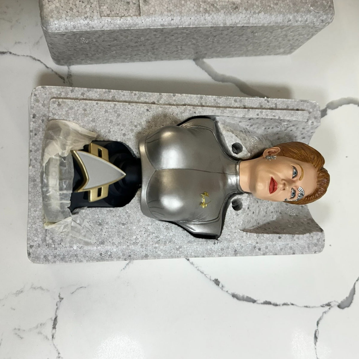 Star Trek Autograph Nicole de Boer DS9 Photo Jeri Ryan Voyager Plaque Bust Lot
