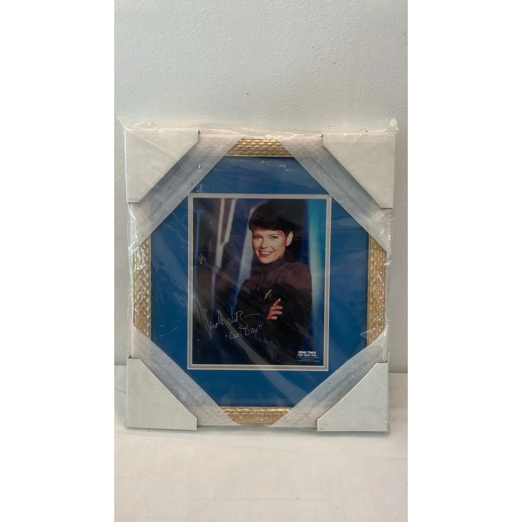 Star Trek Autograph Nicole de Boer DS9 Photo Jeri Ryan Voyager Plaque Bust Lot