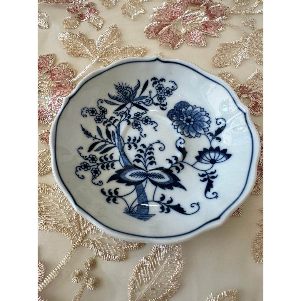 Vintage Blue Danube Japan Blue Onion Cup & Saucer Set of 5 Porcelain Tea Coffee