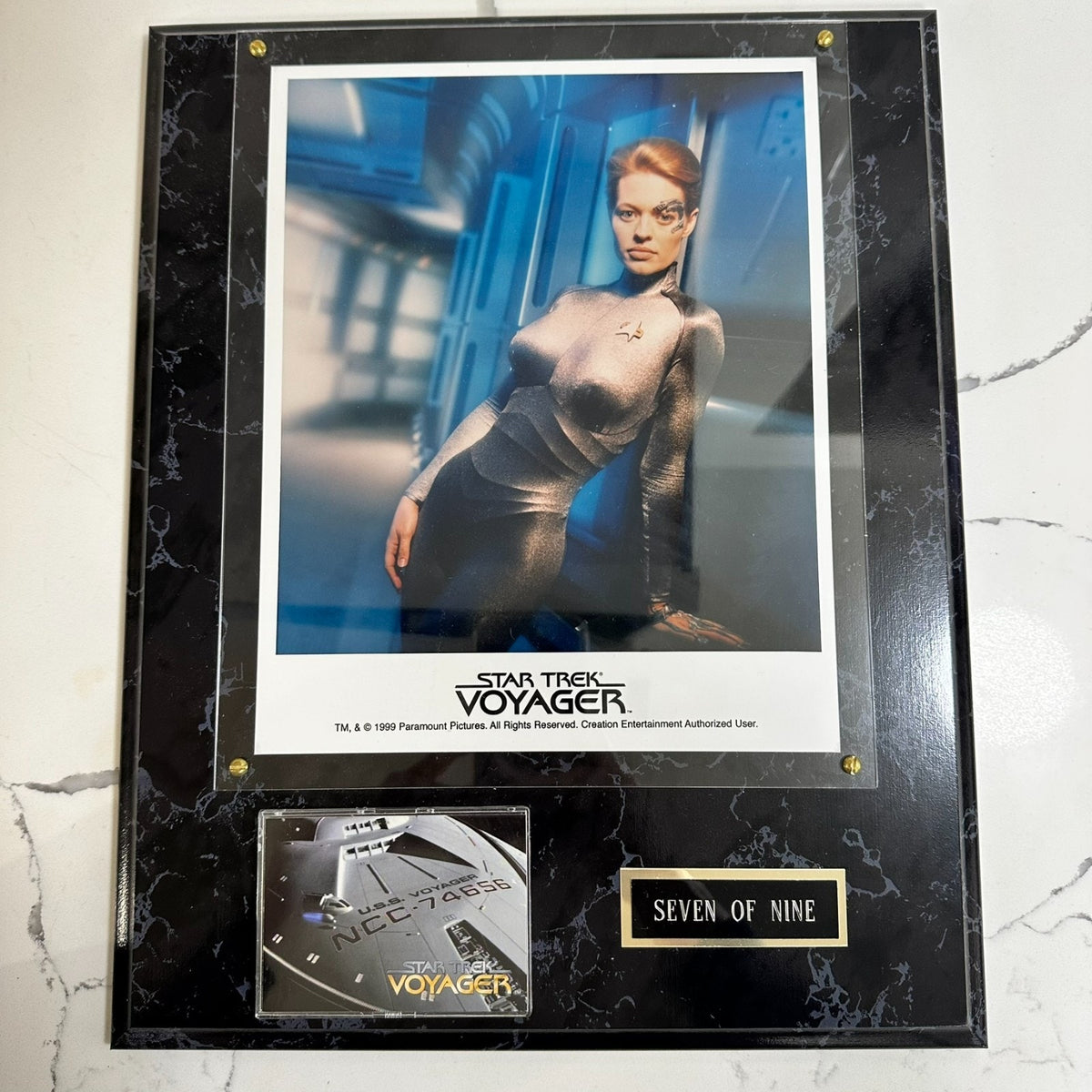 Star Trek Autograph Nicole de Boer DS9 Photo Jeri Ryan Voyager Plaque Bust Lot